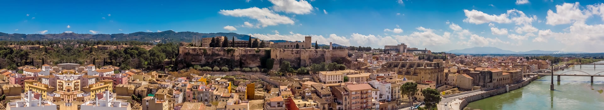 Ihr Urlaub in ** Tortosa** beginnt hier
