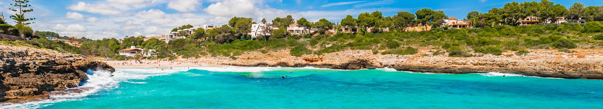 Ihr Urlaub in ** Cala Mandia** beginnt hier