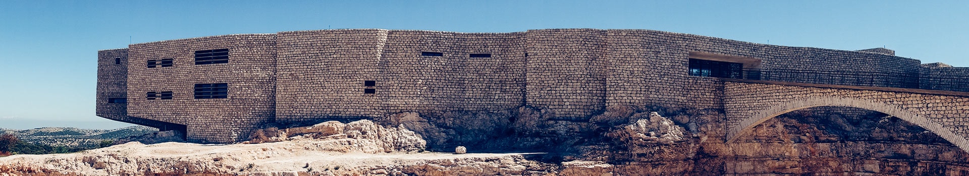 Flug+Hotel Angebote nach **Ajloun**