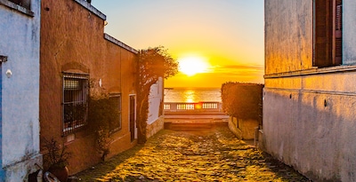 Route vom malerischen Colonia zur lebhaften Punta del Este Route vom malerischen Colonia zur lebhaften Punta del Este