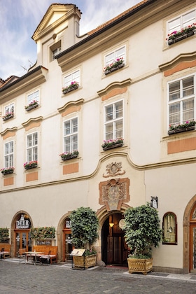 Gallery - Iron Gate Hotel And Suites