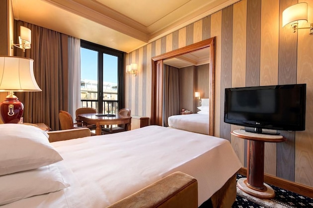 Gallery - Hotel Capitol