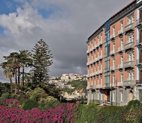 Gallery - De Bonart Naples, Curio Collection By Hilton
