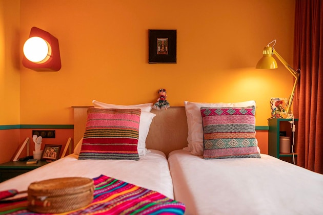 Gallery - Paul & Pia - Welcome Home Hotel
