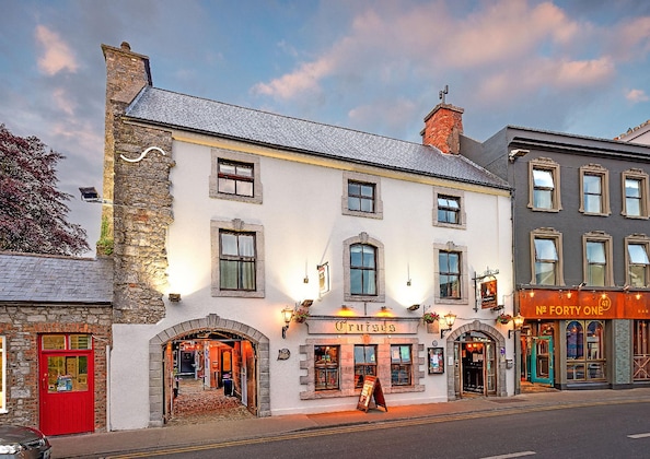 Gallery - Queens Hotel And Nightclub