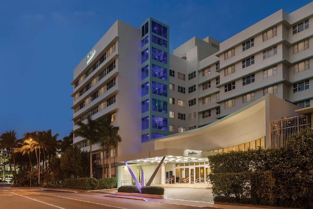 Gallery - Radisson Resort Miami Beach