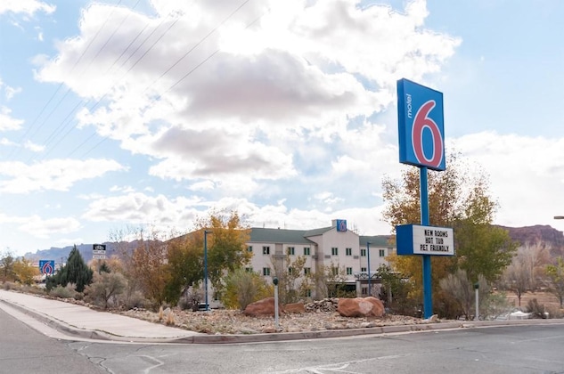 Gallery - Wolfe's Hotel Moab
