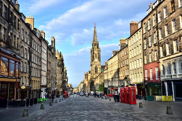 Gallery - Premier Inn Edinburgh City Centre (Lauriston Place)