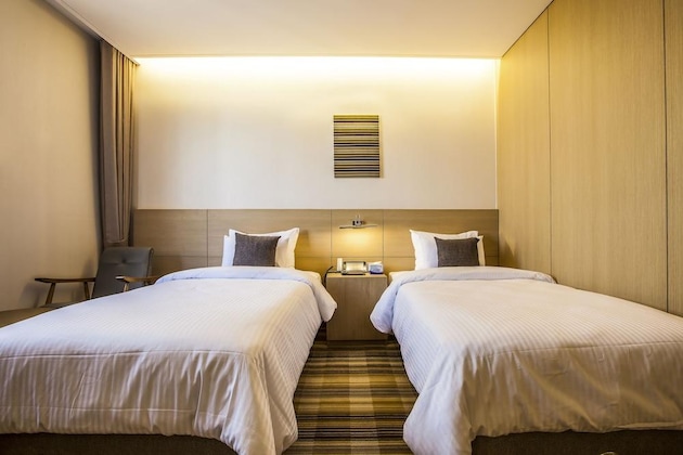 Gallery - Hamilton Hotel