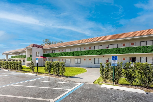 Gallery - Travelodge by Wyndham Orlando Lake Buena Vista South