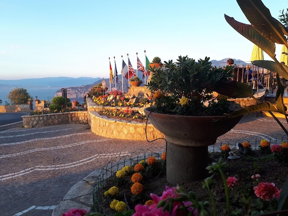 Gallery - La Vue D'or