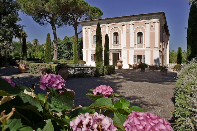 Gallery - Logge Del Perugino, Sure Coll. By Best W.