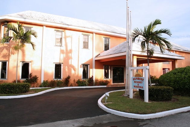 Gallery - Running Mon Sunrise Resort And Marina