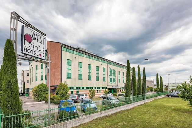 Gallery - West Point Airport Hotel