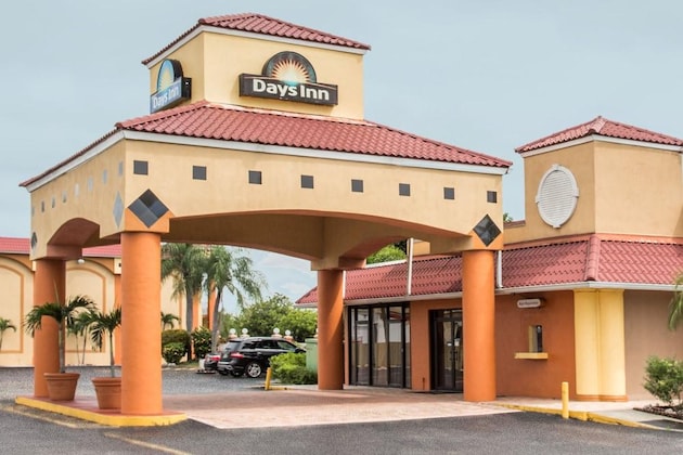 Gallery - Days Inn by Wyndham Fort Myers