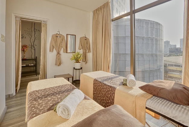 Gallery - Holiday Inn & Suites Manila Galleria By Ihg