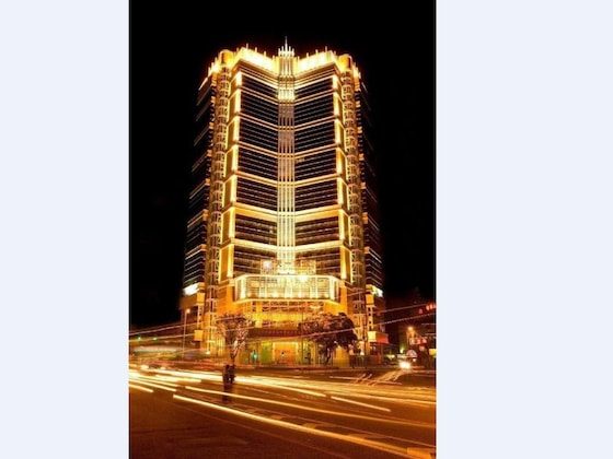 Gallery - Skyline Plaza