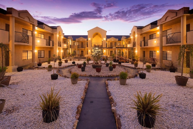 Gallery - Canberra Parklands Central Apartment Hotel