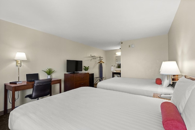 Gallery - Good Nite Inn - Calabasas