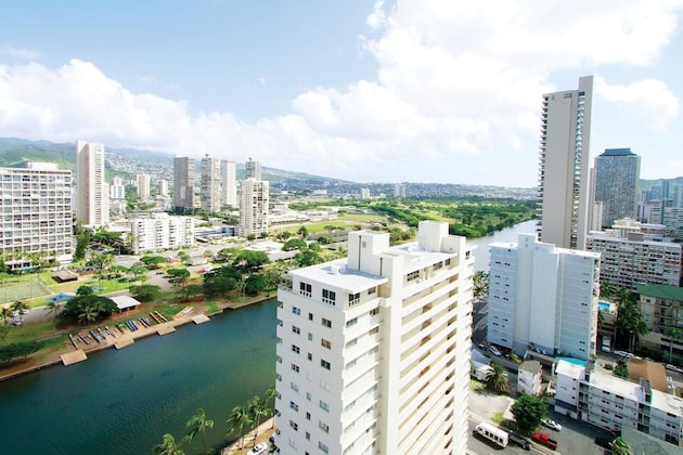 Gallery - Club Wyndham Royal Garden At Waikiki