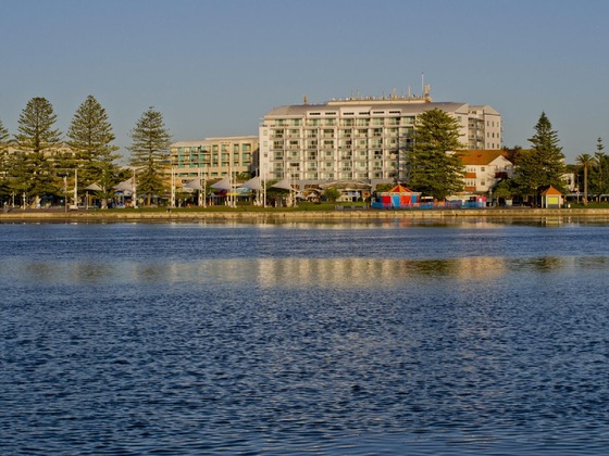 Gallery - Oaks The Entrance Waterfront Suites