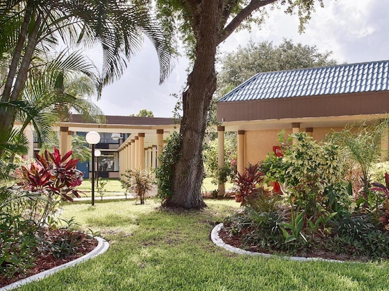Gallery - Ramada By Wyndham Cocoa
