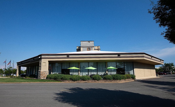 Gallery - Hilton St. Louis Airport
