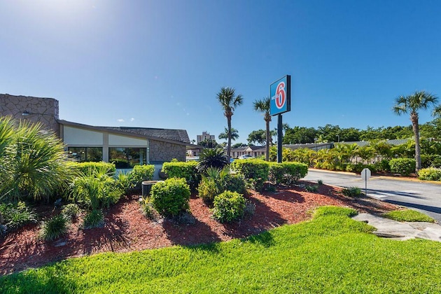 Gallery - Motel 6 North Fort Myers