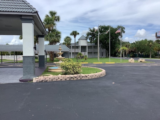Gallery - Heritage Park Inn