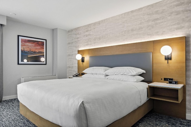 Gallery - DoubleTree by Hilton New York JFK Airport