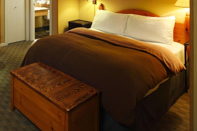 Gallery - Emerald Lake Lodge