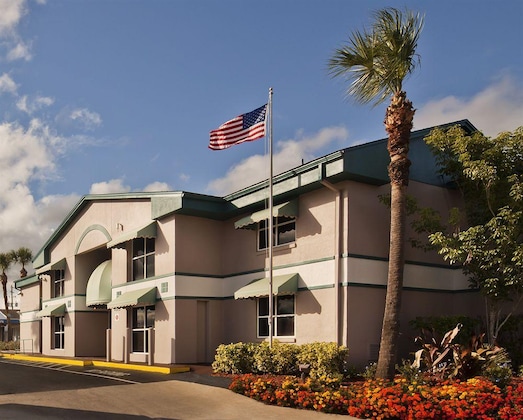 Gallery - Super 8 by Wyndham Kissimmee Maingate Orlando Area