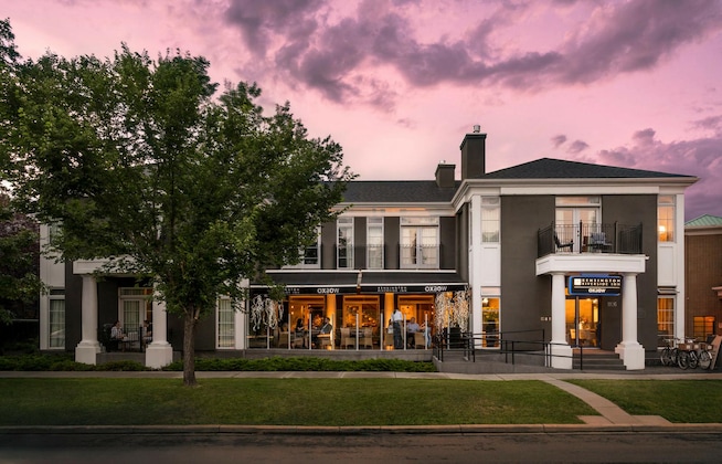 Gallery - Hotel Arts Kensington