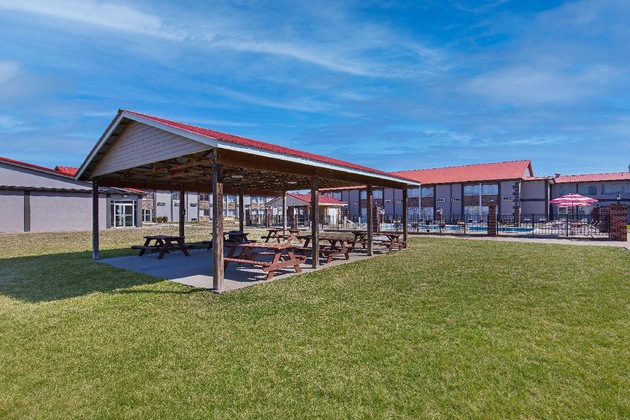Gallery - Ramada By Wyndham Bowling Green