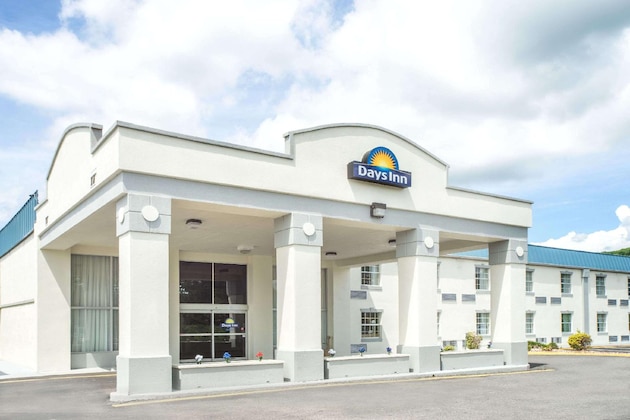 Gallery - Days Inn By Wyndham Roanoke Near I-81