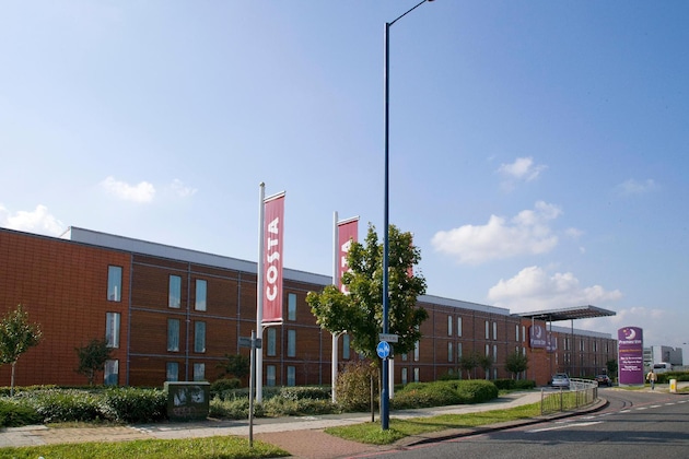 Gallery - Premier Inn London Heathrow Airport T2 & T3 (Bath Road)