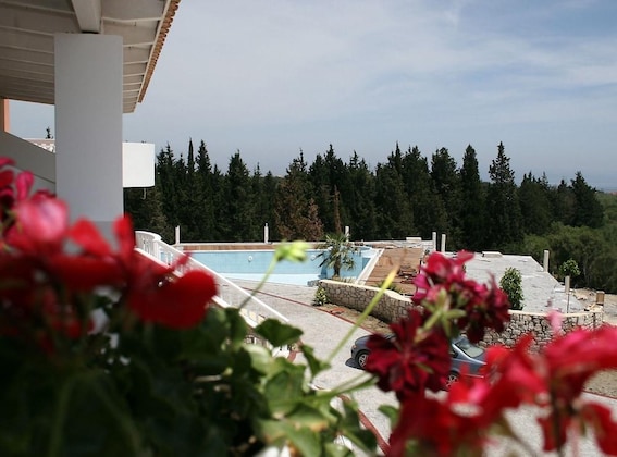 Gallery - Gerakas Belvedere Hotel & Luxury Suites