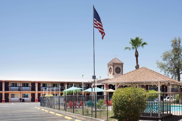 Gallery - Howard Johnson By Wyndham Yuma