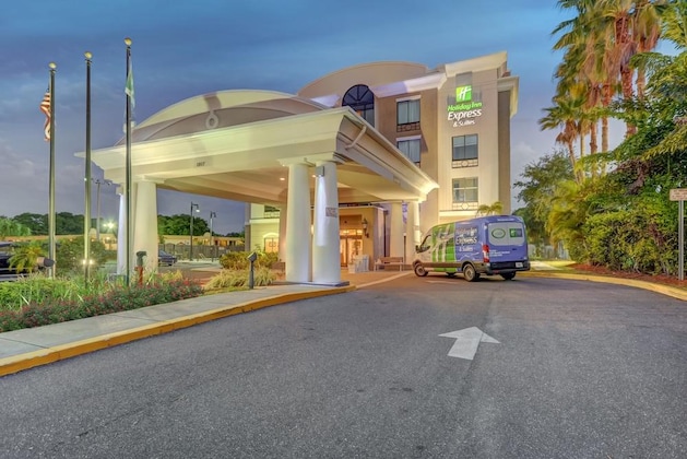 Gallery - Holiday Inn Express & Suites Tampa Usf Busch Gardens, An Ihg Hotel