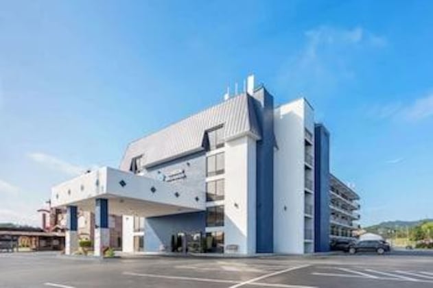 Gallery - Clarion Inn & Suites Near The Leconte Center Pigeon Forge