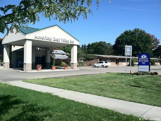Gallery - Americas Best Value Inn Lodge On The Green