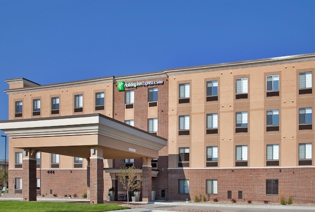 Gallery - Holiday Inn Express & Suites Airport - Lincoln, An Ihg Hotel