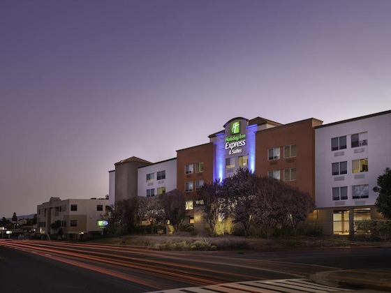 Gallery - Holiday Inn Express Suites Belmont By Ihg