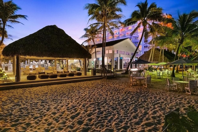 Gallery - Beachcomber Resort & Club