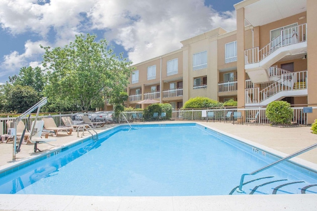 Gallery - Days Inn by Wyndham Greenville
