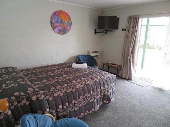 Gallery - Commodore Court Motel