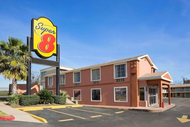 Gallery - Super 8 By Wyndham Austin Downtown Capitol Area