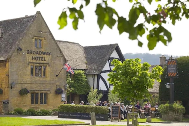 Gallery - The Broadway Hotel