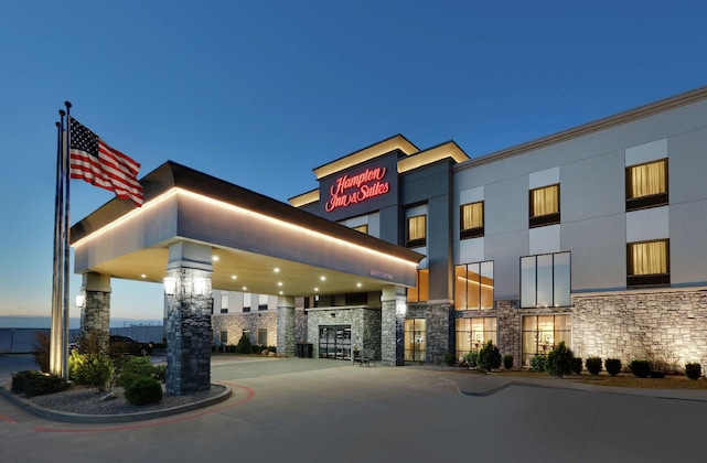 Gallery - Hampton Inn & Suites Childress