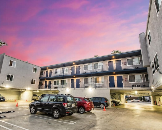 Gallery - Travelodge By Wyndham Culver City